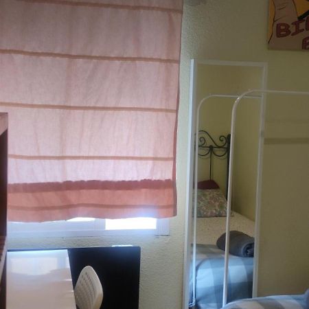 Habitacion Individual En Apartamento Centrico Madrid Bilik gambar