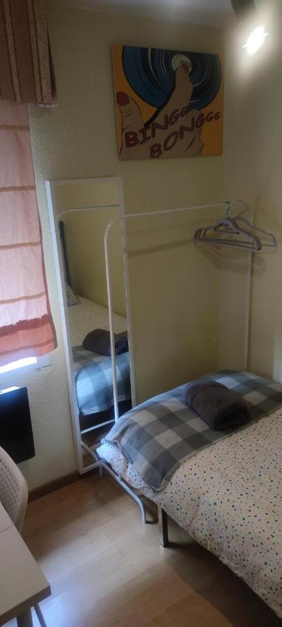 Habitacion Individual En Apartamento Centrico Madrid Luaran gambar
