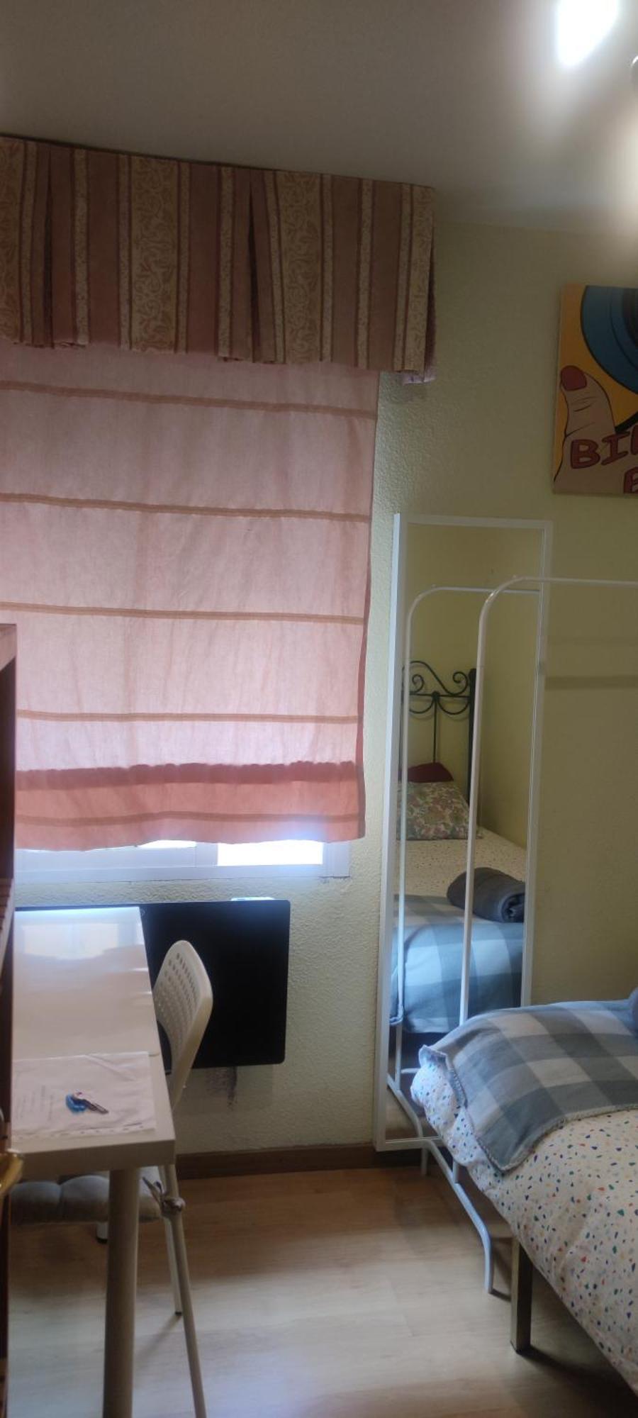 Habitacion Individual En Apartamento Centrico Madrid Bilik gambar